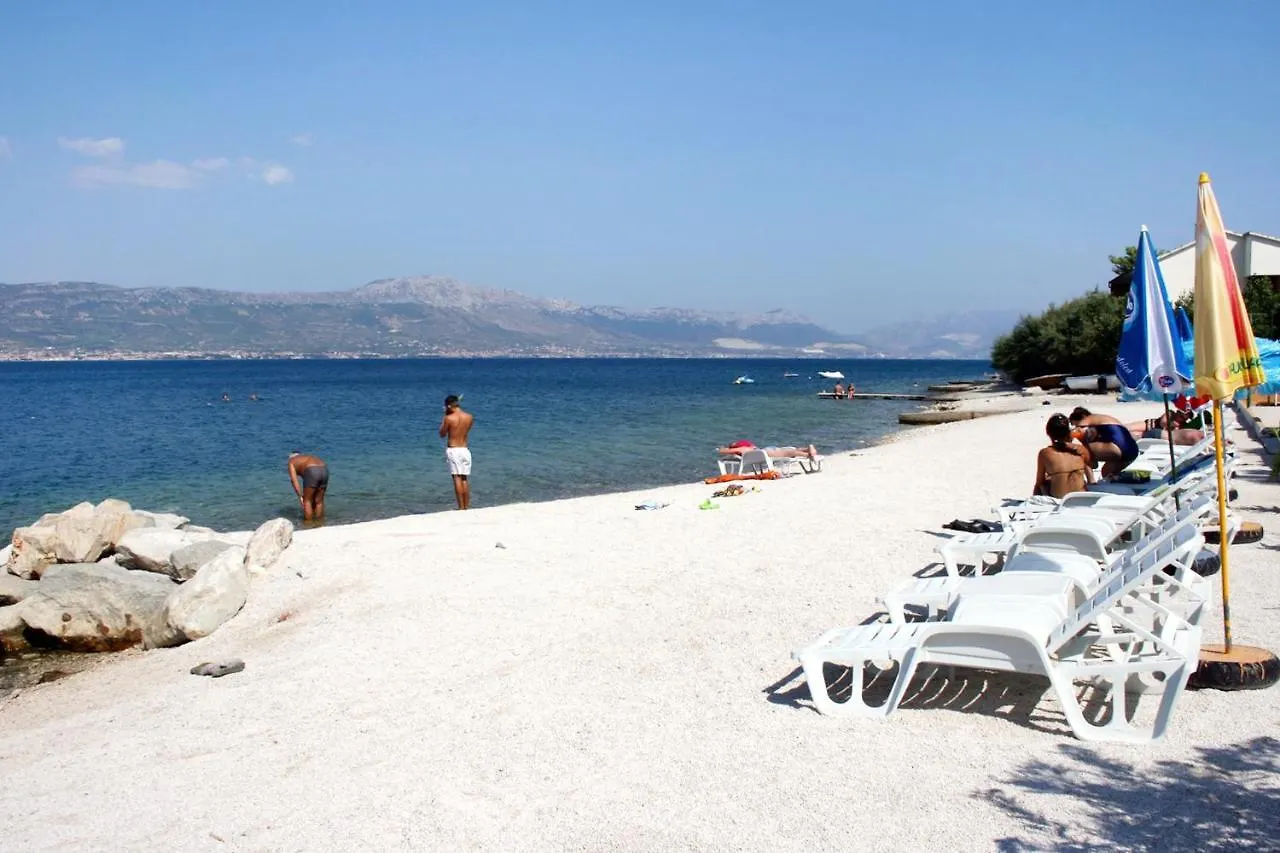 Family Friendly Apartments With A Swimming Pool Arbanija, Ciovo - 16478 Трогир