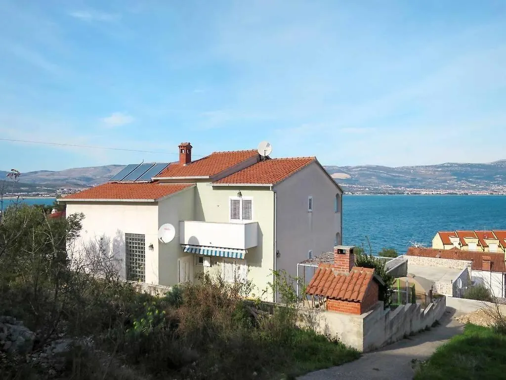 Family Friendly Apartments With A Swimming Pool Arbanija, Ciovo - 16478 Трогир