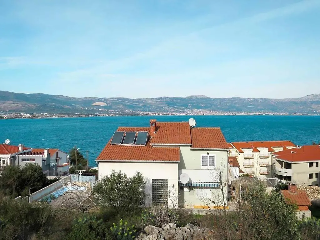 Family Friendly Apartments With A Swimming Pool Arbanija, Ciovo - 16478 Трогир