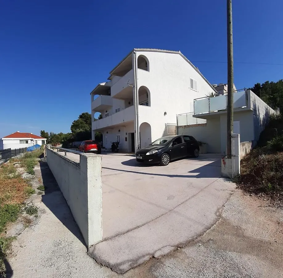 Family Friendly Apartments With A Swimming Pool Arbanija, Ciovo - 16478 Трогир Хорватия