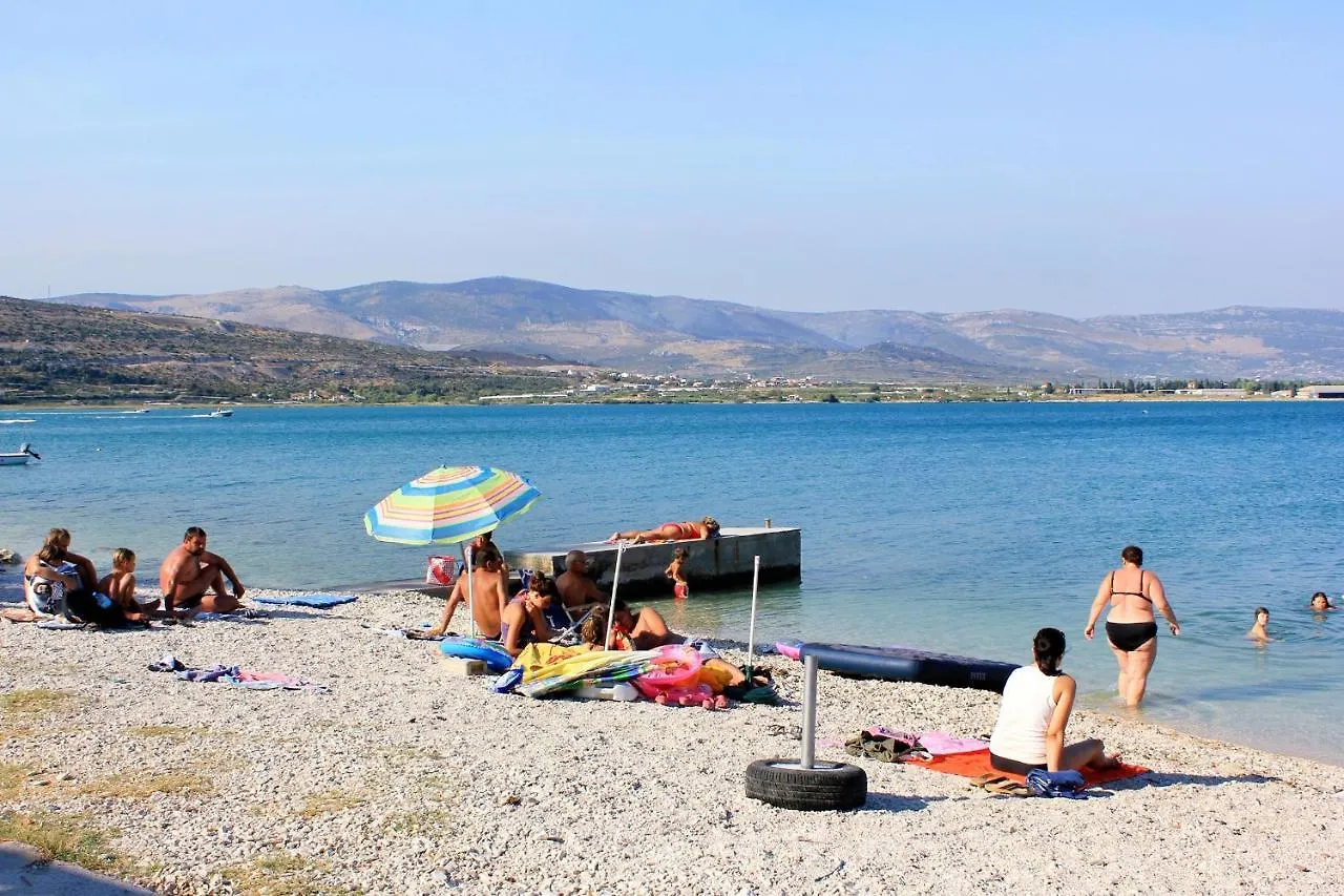 Family Friendly Apartments With A Swimming Pool Arbanija, Ciovo - 16478 Трогир