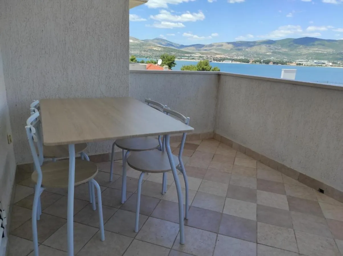 Family Friendly Apartments With A Swimming Pool Arbanija, Ciovo - 16478 Трогир