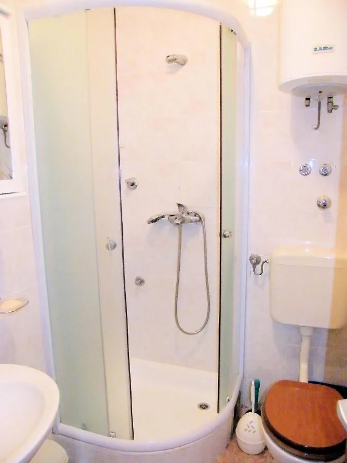 Family Friendly Apartments With A Swimming Pool Arbanija, Ciovo - 16478 Трогир