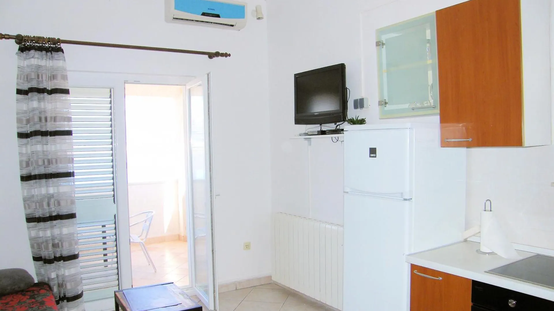 Family Friendly Apartments With A Swimming Pool Arbanija, Ciovo - 16478 Трогир