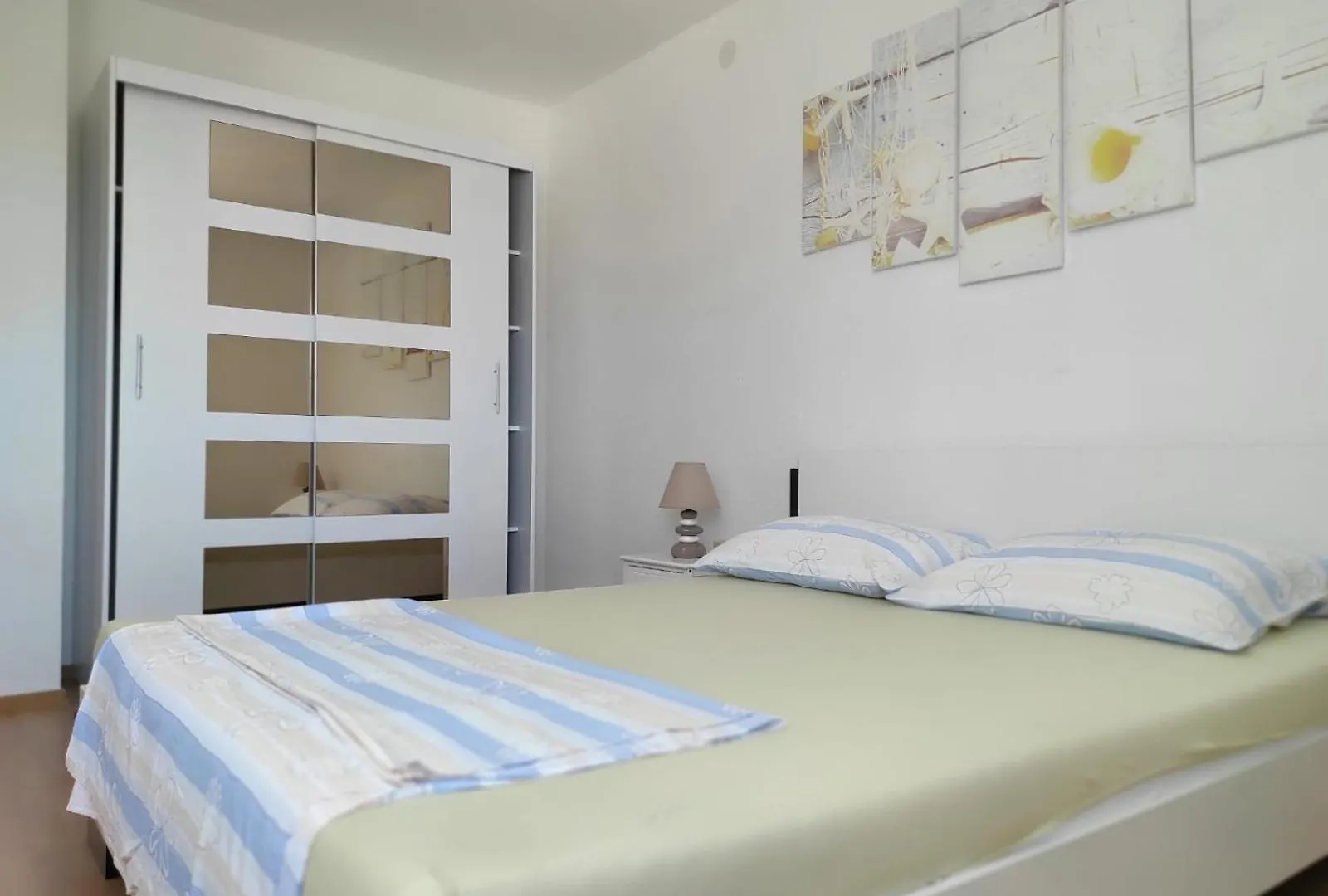Family Friendly Apartments With A Swimming Pool Arbanija, Ciovo - 16478 Трогир