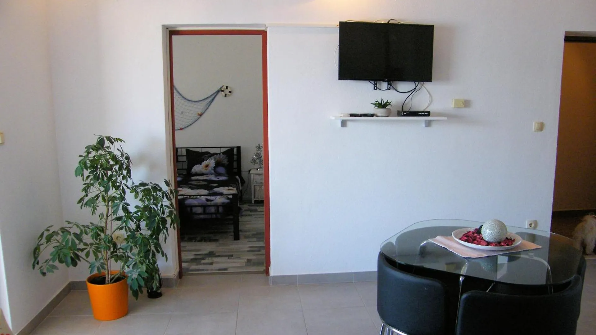 Family Friendly Apartments With A Swimming Pool Arbanija, Ciovo - 16478 Трогир